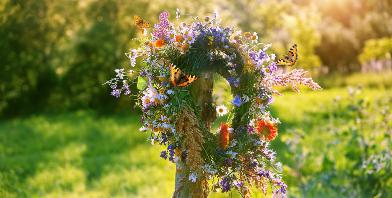 5 ξεχωριστές ιδέες για να δημιουργήσετε το πιο εντυπωσιακό μαγιάτικο στεφάνι