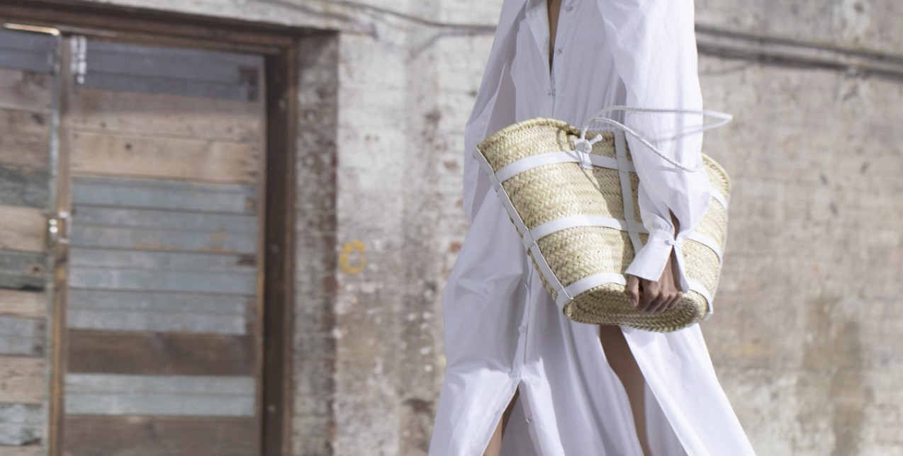 Τα πρώτα raffia αξεσουάρ που αξίζουν μία θέση στη συλλογή σας από σήμερα κιόλας