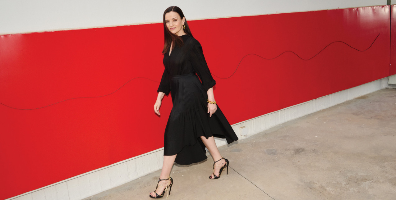 Η Καρυοφυλλιά Καραμπέτη σε μία αποκλειστική συνέντευξη στο GLOW καταρρίπτει όλα τα κοινωνικά στερεότυπα 