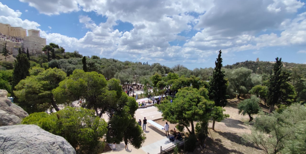 Άνοιξαν οι, επί έτη, κλειστές διαδρομές στον αρχαιολογικό χώρο της Ακρόπολης και το νέο Πωλητήριο