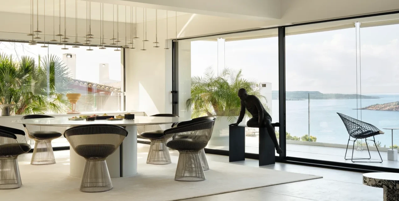 Αυτή η βίλα στην Αθήνα είναι ένα αριστούργημα μεσογειακού μοντερνισμού 