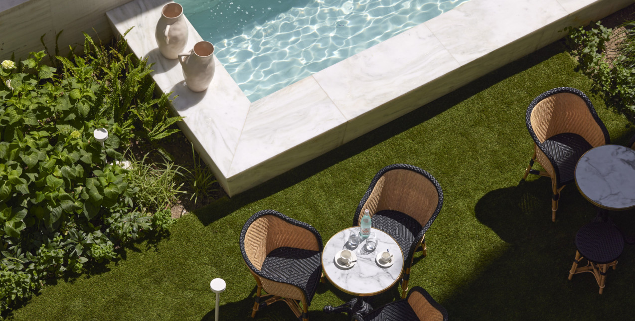 Το εμβληματικό εστιατόριο της πόλης που δίνει νέα πνοή στο καλοκαίρι παρουσιάζοντας σύγχρονη ελληνική κουζίνα