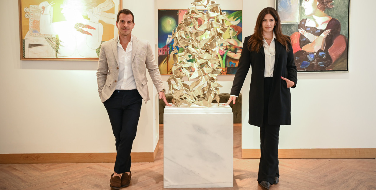 Ως τρίτη γενιά της Galerie Lefakis, η Έβελυν και ο Άρης Λεφάκης συζητούν μαζί μας για τη συνέχιση του οικογενειακού οράματος