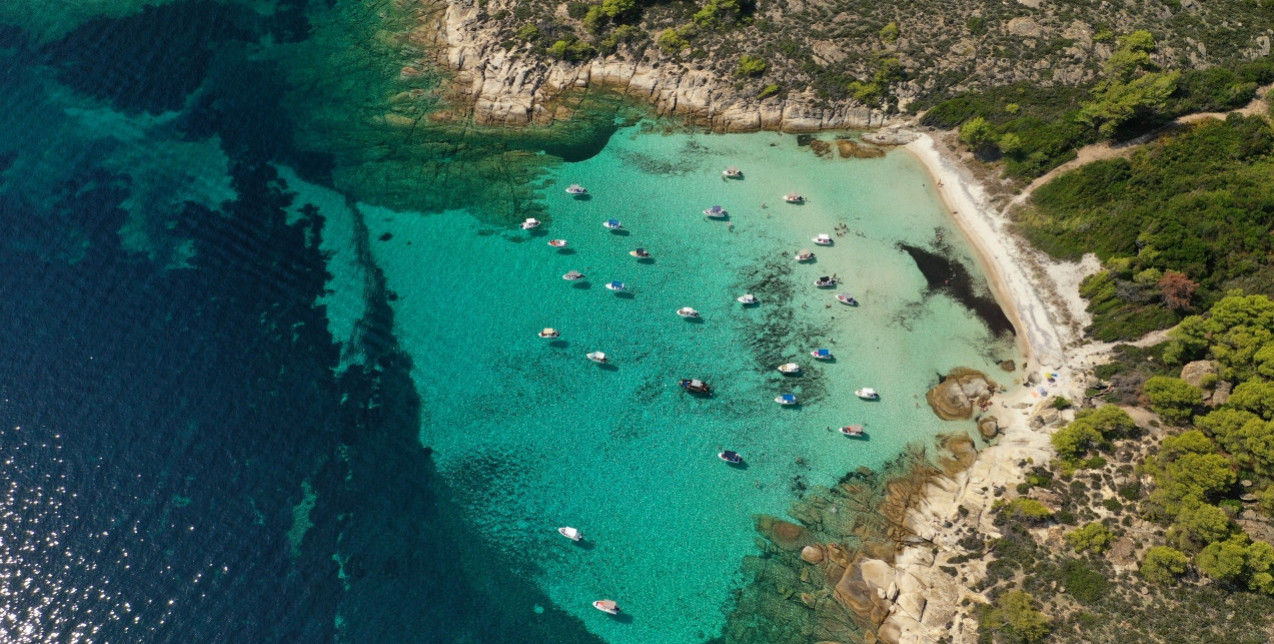 Είστε λάτρεις της εξερεύνησης; Οι παραλίες της Χαλκιδικής που πρέπει να επισκεφθείτε asap