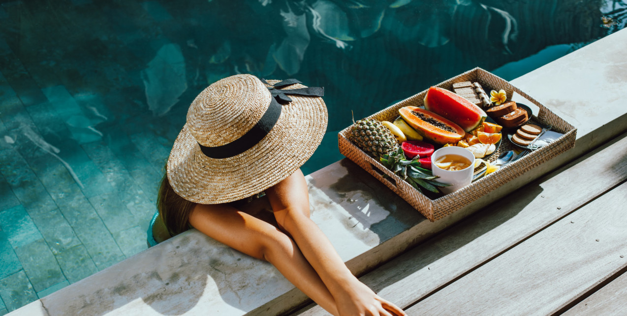 Ετοιμάζεστε για παραλία ή πισίνα; Οι τροφές που πρέπει οπωσδήποτε να αποφύγετε πριν το μπάνιο