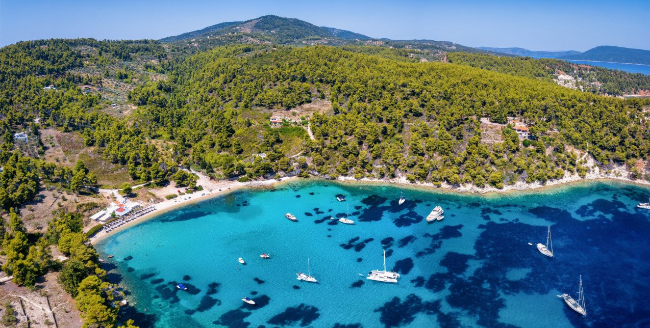 Το καλοκαίρι αλλιώς: 8 ελληνικά νησιά που παραμένουν ακόμη ήρεμοι θησαυροί της Μεσογείου 