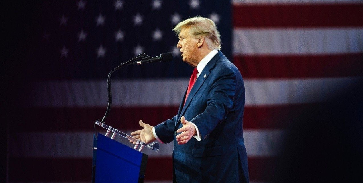 Πόλεμος Ιράν-Ισραήλ: Tι σκοπεύει πραγματικά να κάνει ο Donald Trump;