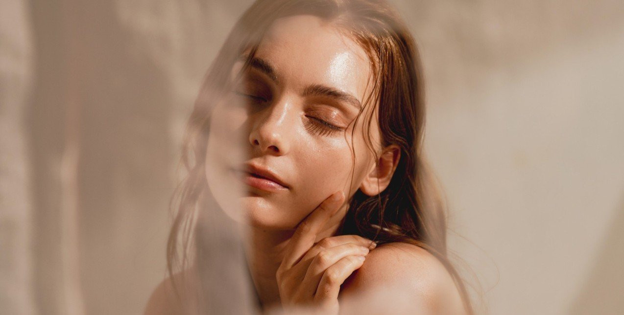 Beauty Tips: Πώς να επαναφέρετε εύκολα τη χαμένα λάμψη στο δέρμα σας 