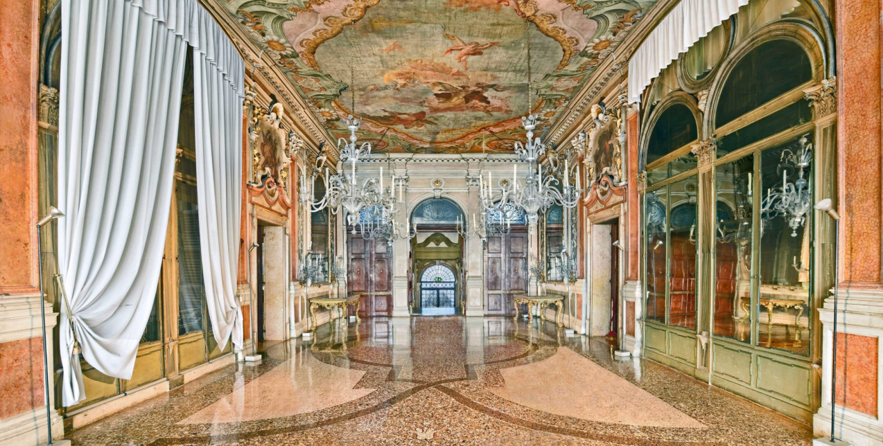 Ο Dries Van Noten αγόρασε το Palazzo Pisani Moretta στη Βενετία κι έτσι ένα νέο κεφάλαιο ανοίγει για τον βέλγο designer