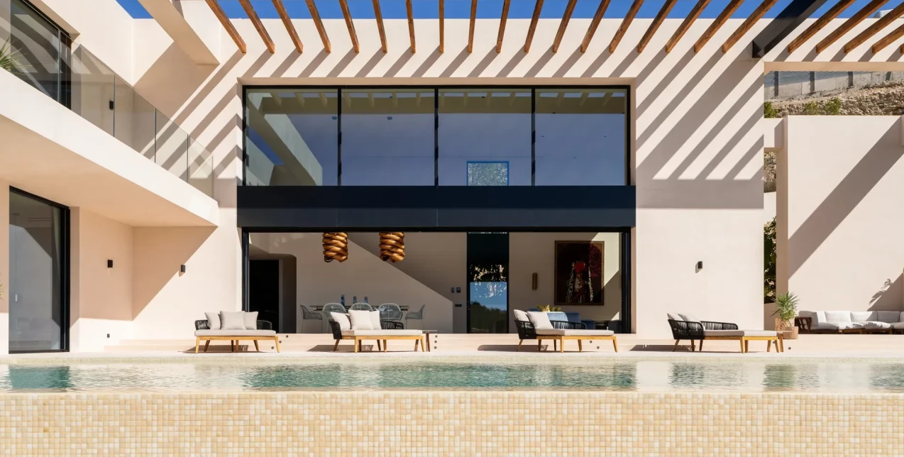 Ένα καταφύγιο διακριτικής πολυτέλειας στην καρδιά της Ibiza