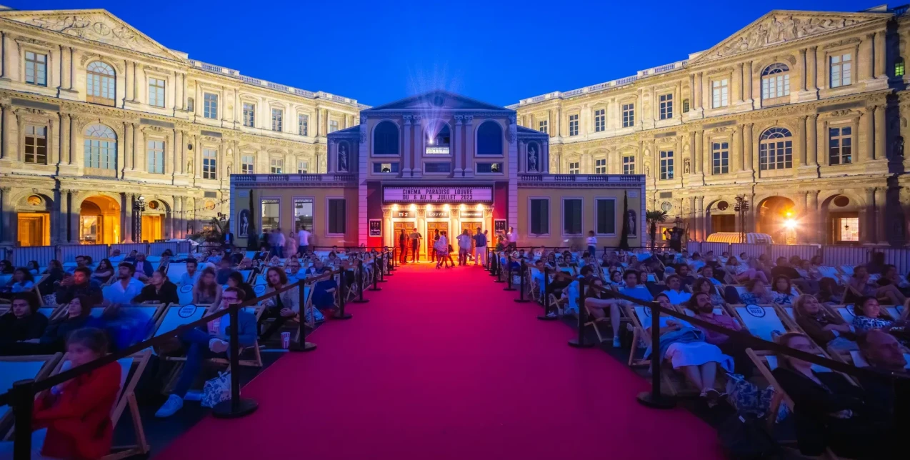 Το Λούβρο μεταμορφώνεται στο πιο όμορφο θερινό σινεμά παντρεύοντας τη μόδα, τον κινηματογράφο και την τέχνη 