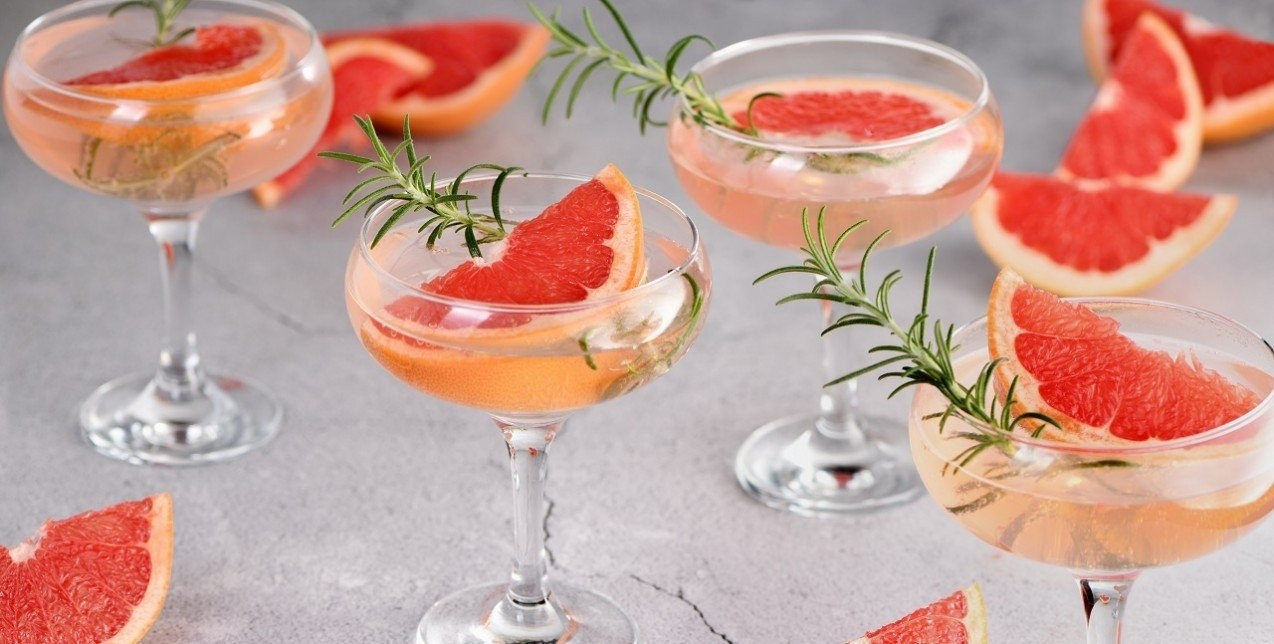 Cocktail party στο σπίτι: Πώς να το οργανώσετε step by step ώστε να σας μείνει αξέχαστο