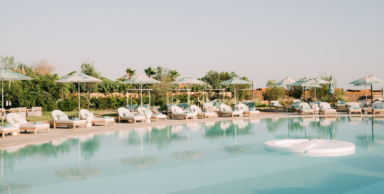 O οίκος Armani beauty γιορτάζει το καλοκαίρι με το concept Armani Mare σε μια μαγευτική τοποθεσία της Αθηναικής Ριβιέρας 