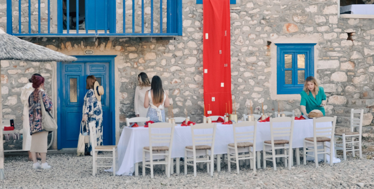 H Βασιλική Βερούση δημιούργησε το Hydra Editions προσκαλώντας σε μια σειρά από ξεχωριστές εμπειρίες 