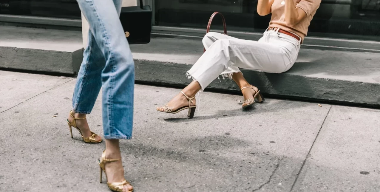 Πώς θα φορέσετε το τζιν το καλοκαίρι για να παραμείνετε fresh & stylish 