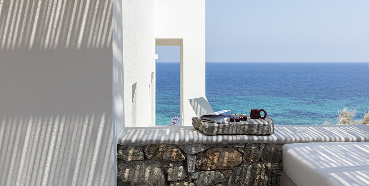 Μια καλοκαιρινή κατοικία στο νησί της Σερίφου με την αντισυμβατική ματιά της Ιόλης Χιωτίνη