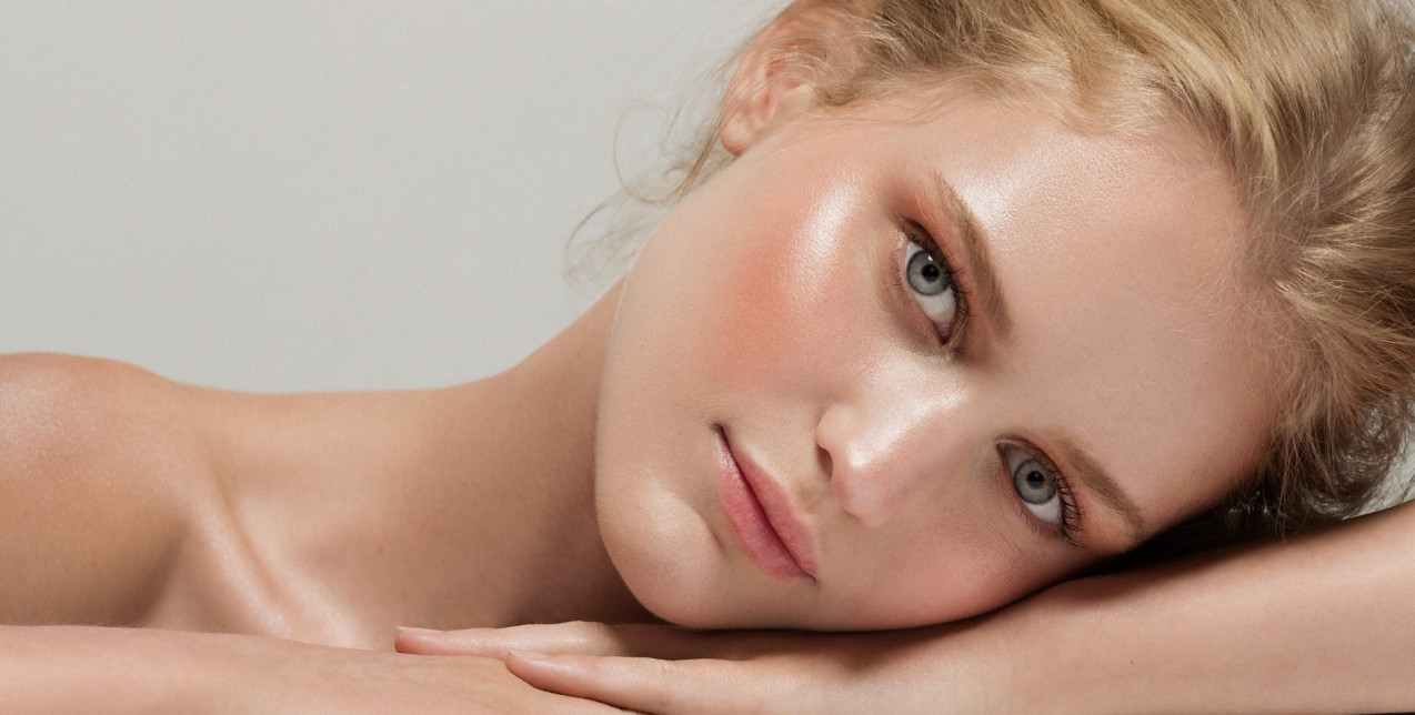 Οι φετινές τάσεις στο ρουζ που αλλάζουν τους κανόνες στο makeup σας 