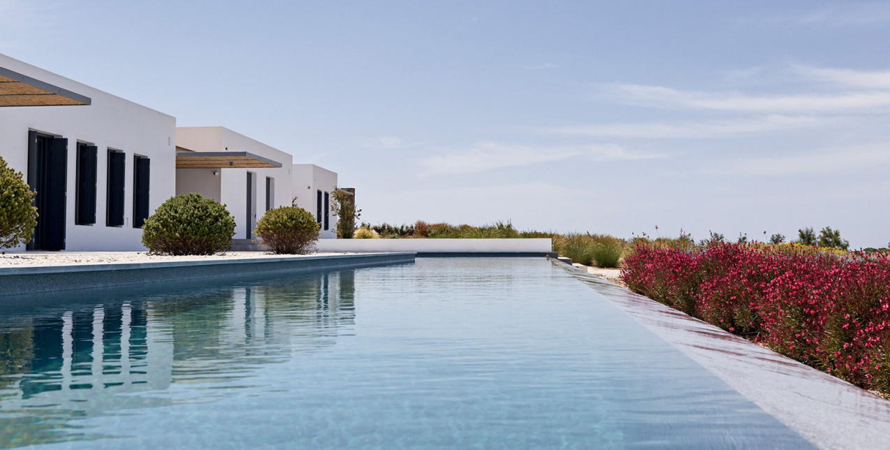 Μια εξοχική κατοικία στην Πάρο συνδυάζει όλα τα στοιχεία του ιδανικού καλοκαιρινού σπιτιού