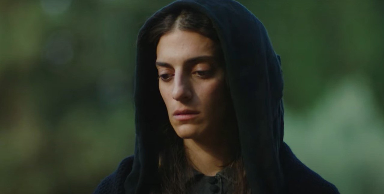 Οι συναρπαστικές σειρές που θα δούμε στην ελληνική τηλεόραση τη σεζόν 2025-2026 και ήδη έχουν κεντρίσει το ενδιαφέρον μας