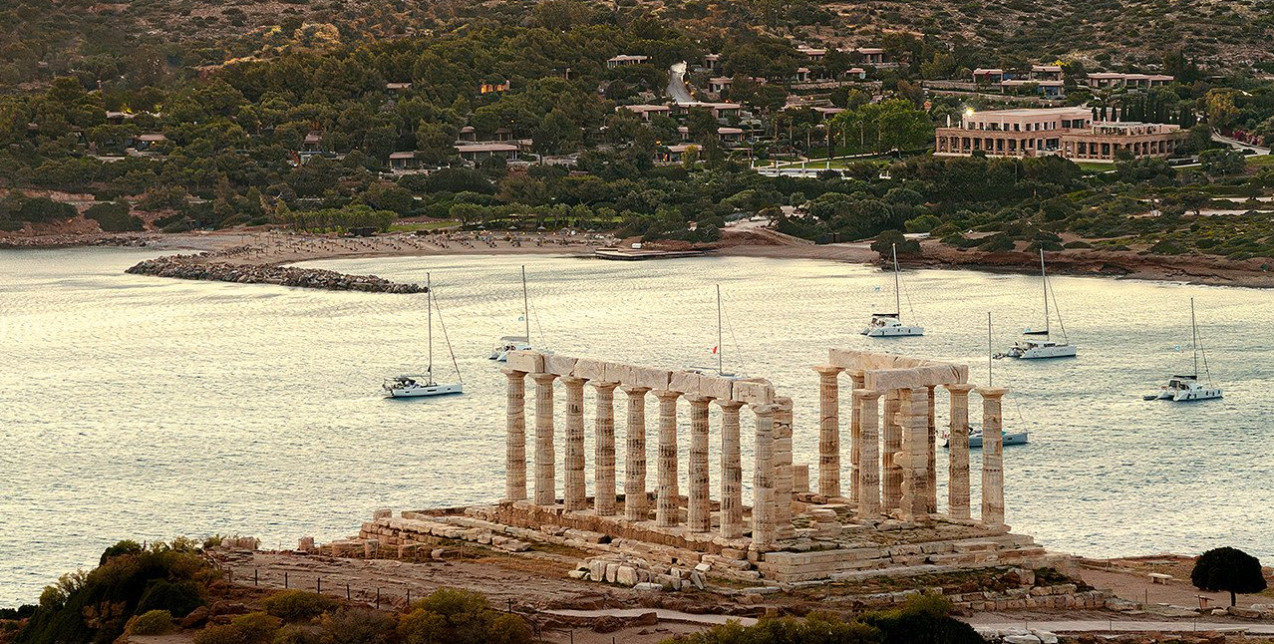 Η Αθηναϊκή Ριβιέρα είναι ένας από τους πιο ελκυστικούς προορισμούς για τους λάτρεις της πολυτέλειας παγκοσμίως
