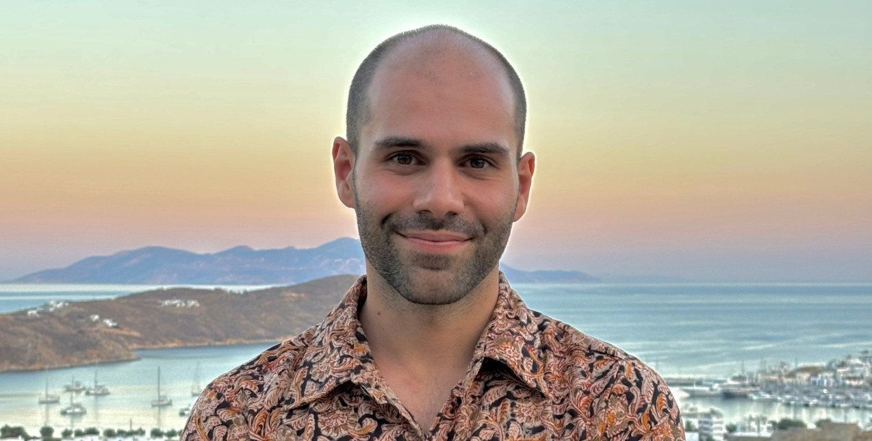 Ο δημιουργός του Σέριφος λαντ, Παύλος Αντιμάντο, αποδεικνύει τους λόγους που το Instagram account του έχει καθιερωθεί σε ένα από τα πιο επιτυχημένα στην Ελλάδα