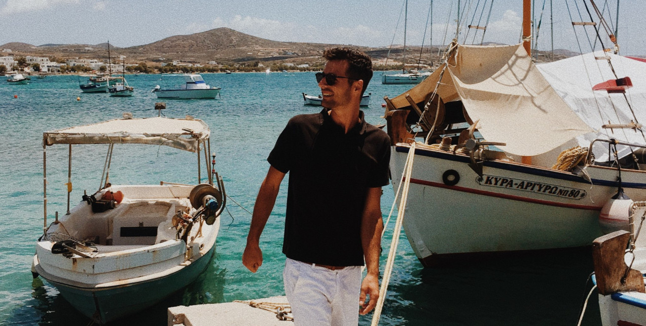 Η Μήλος μέσα από τον 10λογο του Δημήτρη Γάκη