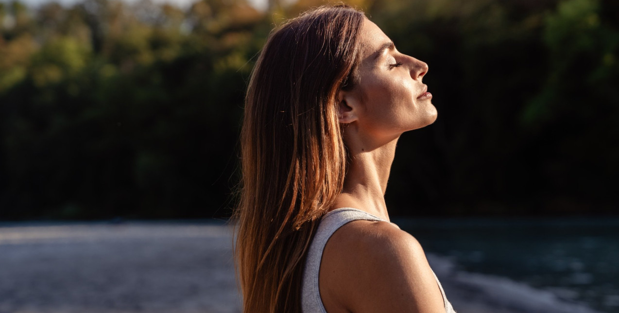 Μόλις ανακαλύψαμε τι πρέπει να κάνετε για να αποκτήσετε υγιή και λαμπερά μαλλιά με φυσικό τρόπο