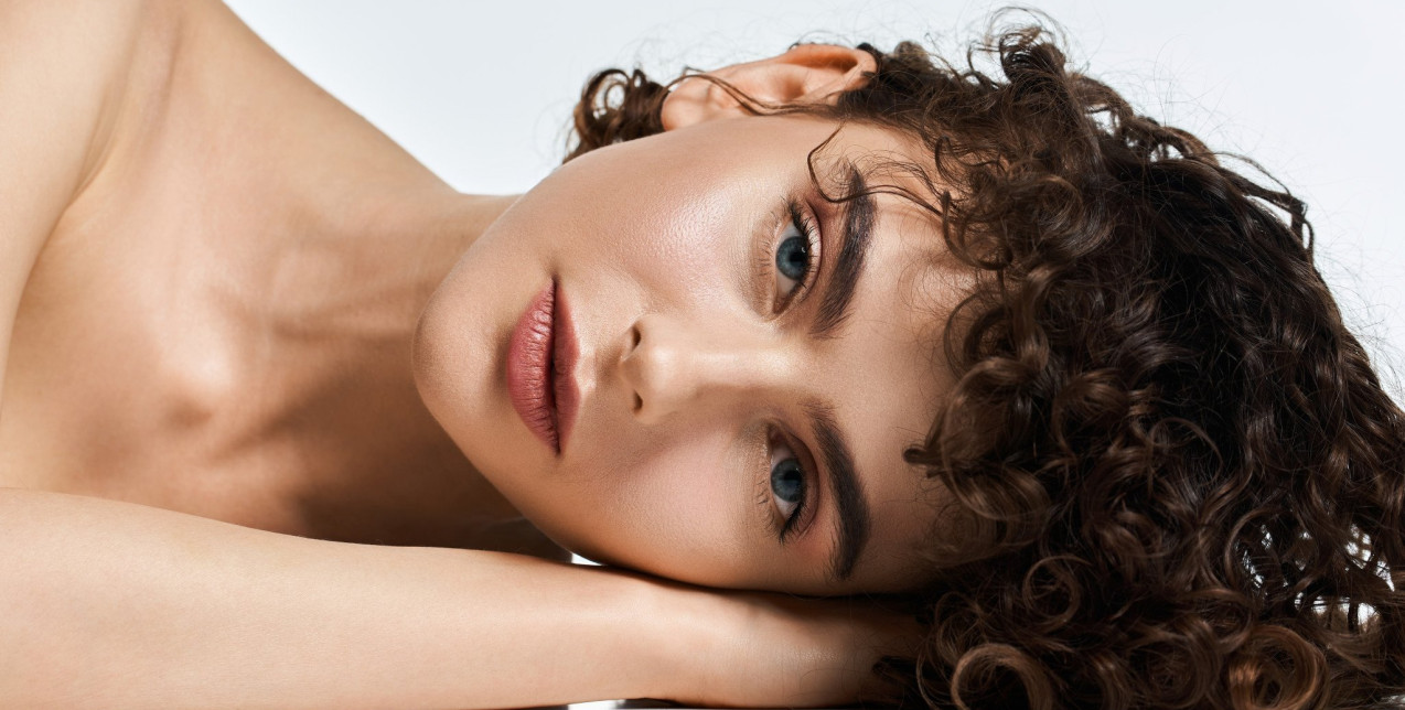 5 blush hacks που θα κάνουν το δέρμα σας να φαίνεται πιο υγιές από ποτέ 