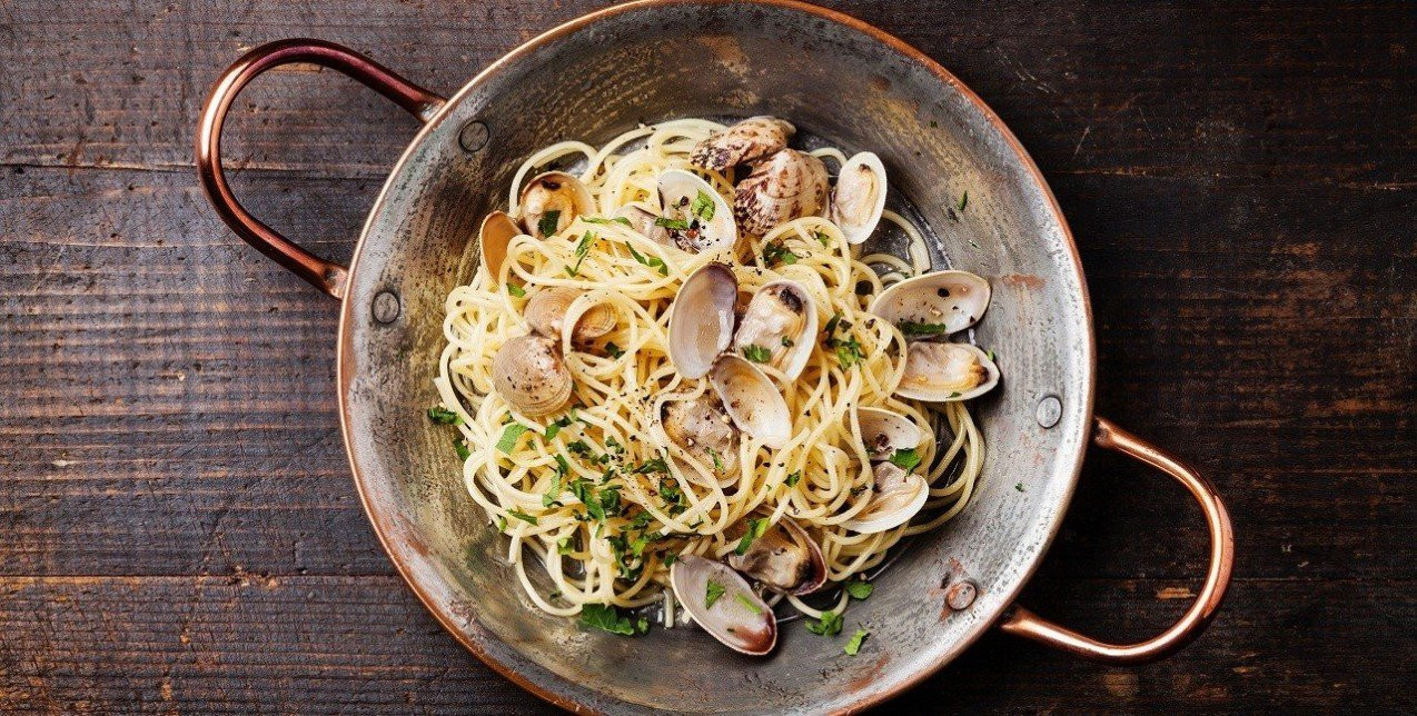 Pasta Lovers: Oι μεσογειακές μακαρονάδες με θαλασσινά που θα φέρουν το καλοκαίρι στο τραπέζι σας