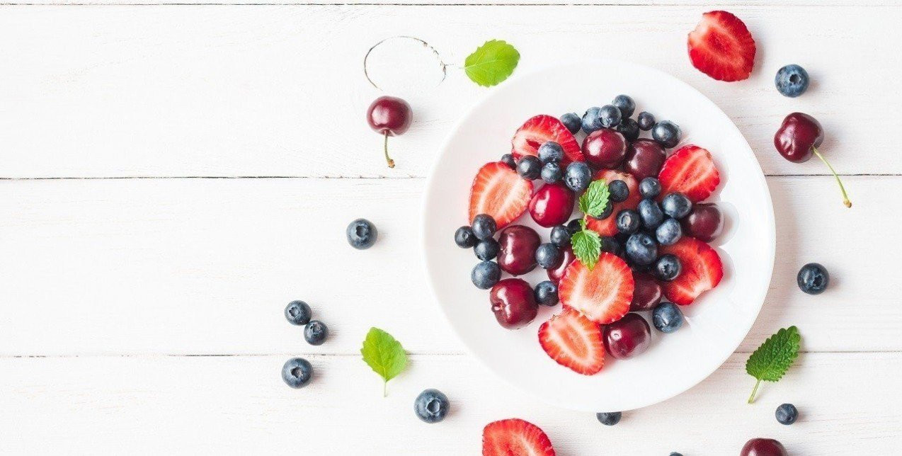 Αν προσπαθείτε να χάσετε βάρος, αυτές οι 4 δροσερές φρουτοσαλάτες είναι ιδανικές για κάθε στιγμή της ημέρας