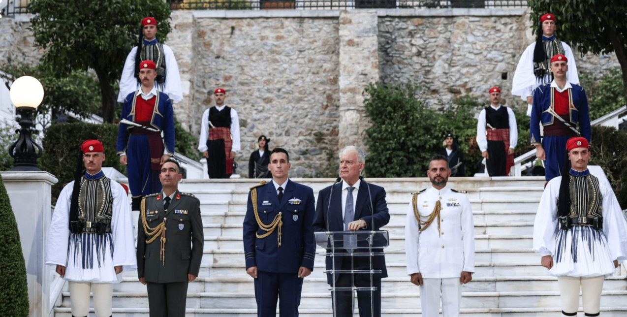 51 χρόνια από την αποκατάσταση της Ελληνικής Δημοκρατίας: Διπλός εορτασμός σε Αθήνα και Θεσσαλονίκη