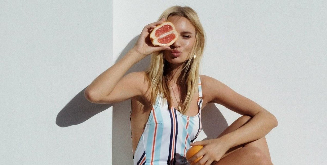 Οι must-try τροφές που θα σας χαρίσουν ένα άκρως χρυσαφένιο μαύρισμα