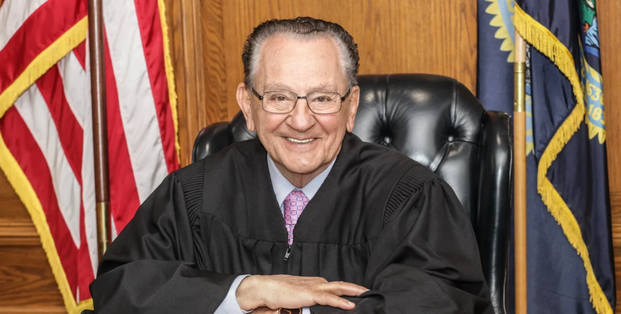 Ποιος ήταν ο Frank Caprio, ο πιο αγαπητός δικαστής στον κόσμο που έφυγε από τη ζωή σε ηλικία 88 ετών;