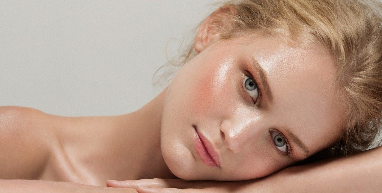 Τα top rated highlighters για να διατηρήσετε το φυσικό summer glow σας και τη νέα σεζόν 