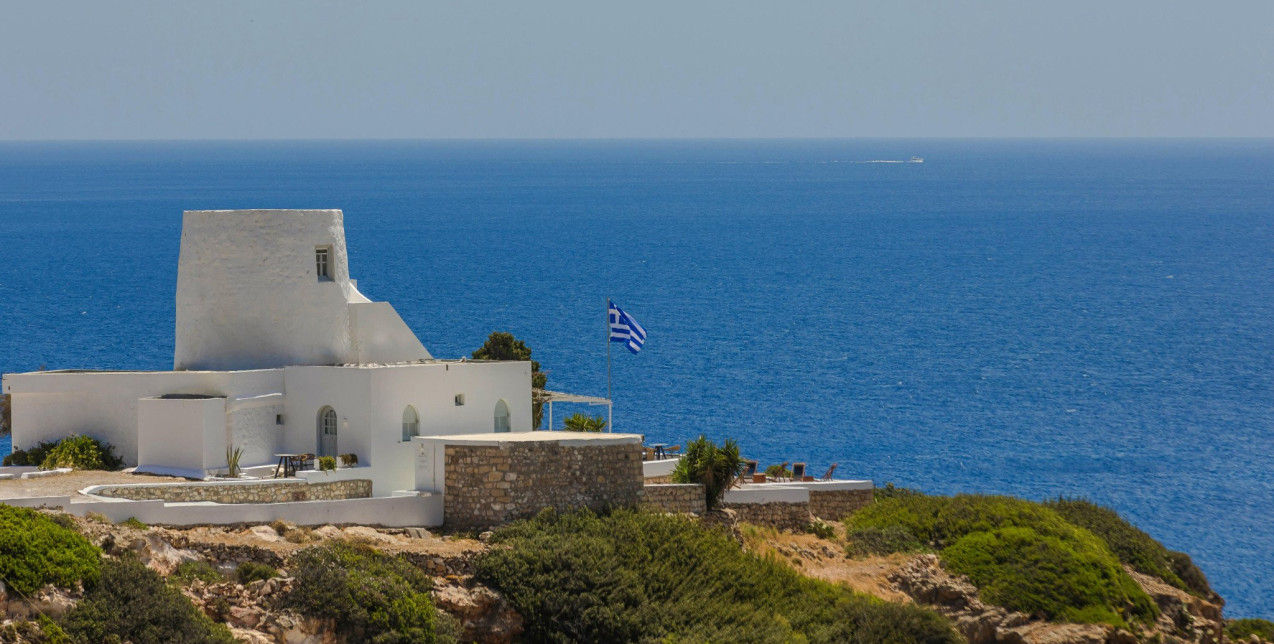 Ανακαλύψτε τα πιο κομψά guesthouses στην Κίμωλο με φόντο το απέραντο μπλε του Αιγαίου