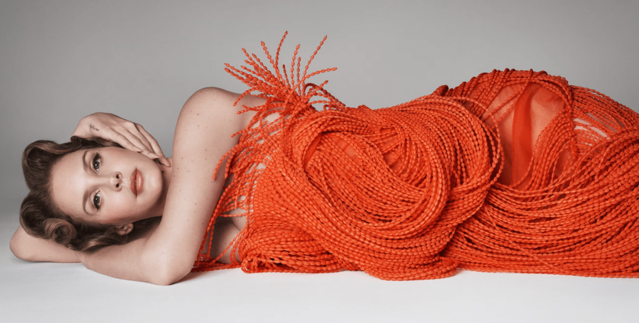 Lana Del Rey στο W Magazine: «Έπρεπε να ησυχάσω το θόρυβο για να βρω την αγάπη. Και το κατάφερα»