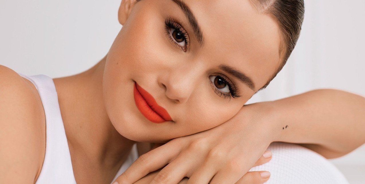 H Selena Gomez μάς παρουσιάζει το πιο εντυπωσιακό trend στα νύχια για τους επόμενους μήνες 