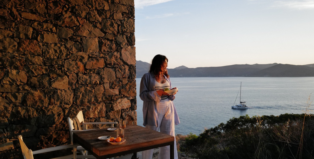 Η Μήλος μέσα από τον 10λογο της Alexandra Taylor