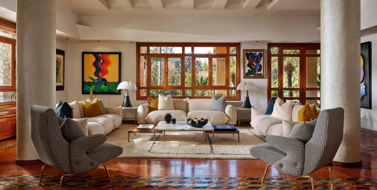  Ένα αρχιτεκτονικό στολίδι του 60' στη Καζαμπλάνκα, με μια σπάνια συλλογή έργων τέχνης και design 