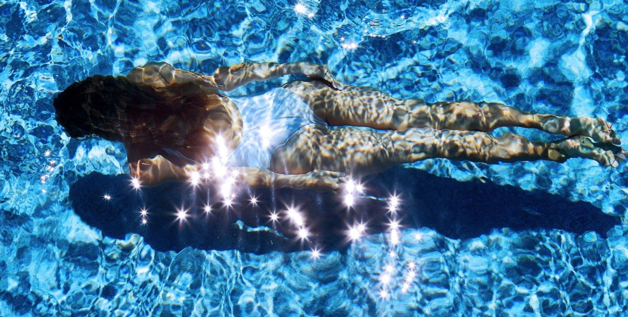 Κολύμπι όλο τον χρόνο; Οι expert-approved συμβουλές και τα θαυματουργά του οφέλη που πρέπει να γνωρίζετε για να δεχτείτε την πρόκληση