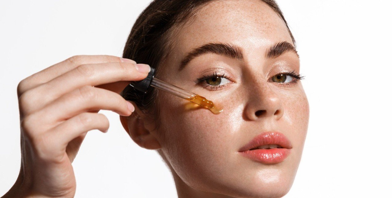 Οι ειδικοί επιβεβαιώνουν ότι αυτό το skincare συστατικό δεν πρέπει να λείπει από τη ρουτίνα σας 