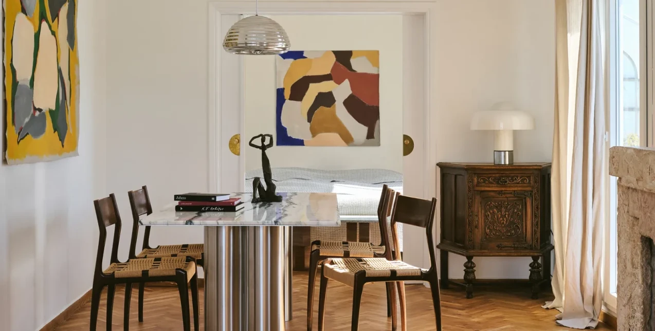 Ένα ρετιρέ στην Αθήνα με ατμόσφαιρα της δεκαετίας του '50 και μοναδική θεά στην Ακρόπολη 