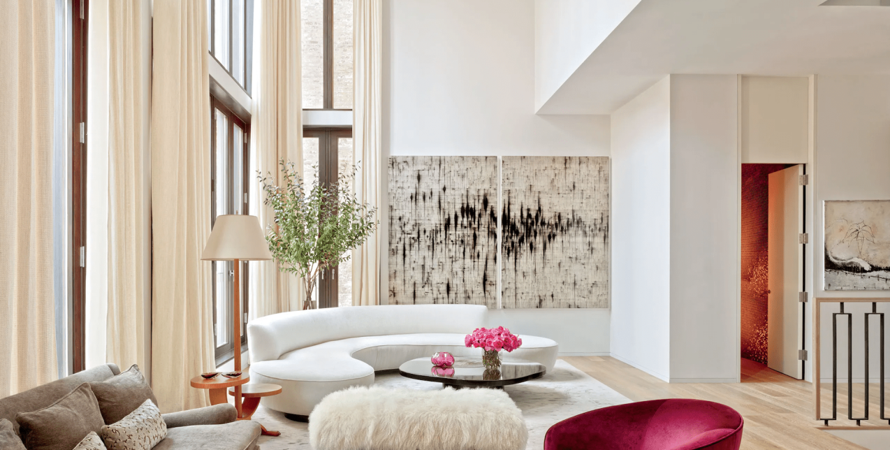 Ο απόλυτος οδηγός για το σωστό styling ενός statement καναπέ στο χώρο μας 