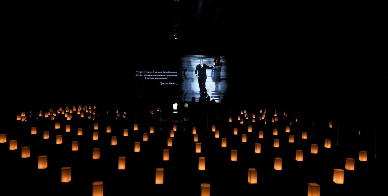  Το τελευταίο συγκινητικό αντίο του κόσμου στον Giorgio Armani στο Μιλάνο συνεχίζεται