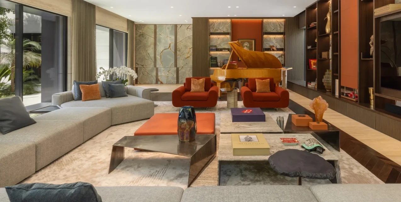 Μαξιμαλιστική πολυτέλεια και σύγχρονος σχεδιασμός χαρακτηρίζουν αυτή τη βίλα στο Dubai