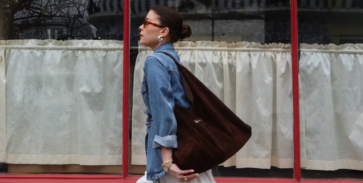 Οι suede bags είναι το next big thing στον κόσμο της μόδας φέτος 