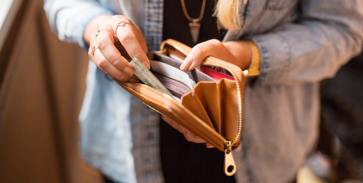 Οδηγός Αγοράς - Πώς να Επιλέξετε το Τέλειο Γυναικείο Πορτοφόλι