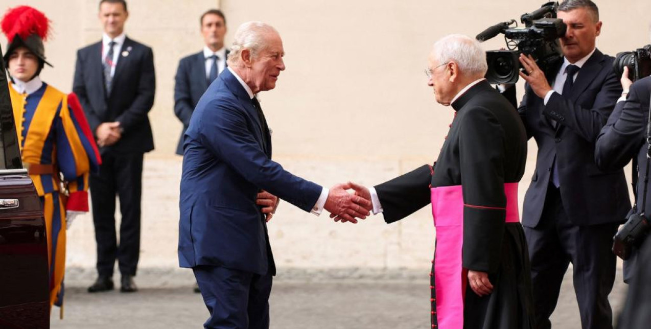 Γιατί η συνάντηση του Βασιλιά Καρόλου με τον Πάπα Λέων ΙΔ΄  στο Βατικανό θεωρείται η πιο ιστορική; 