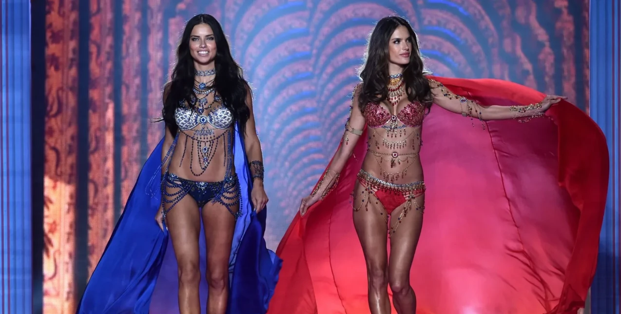 Σήμερα επιστρέφει το Victoria’s Secret Fashion Show και μαζί θυμόμαστε τις πιο iconic στιγμές καθιέρωσαν το θρύλο