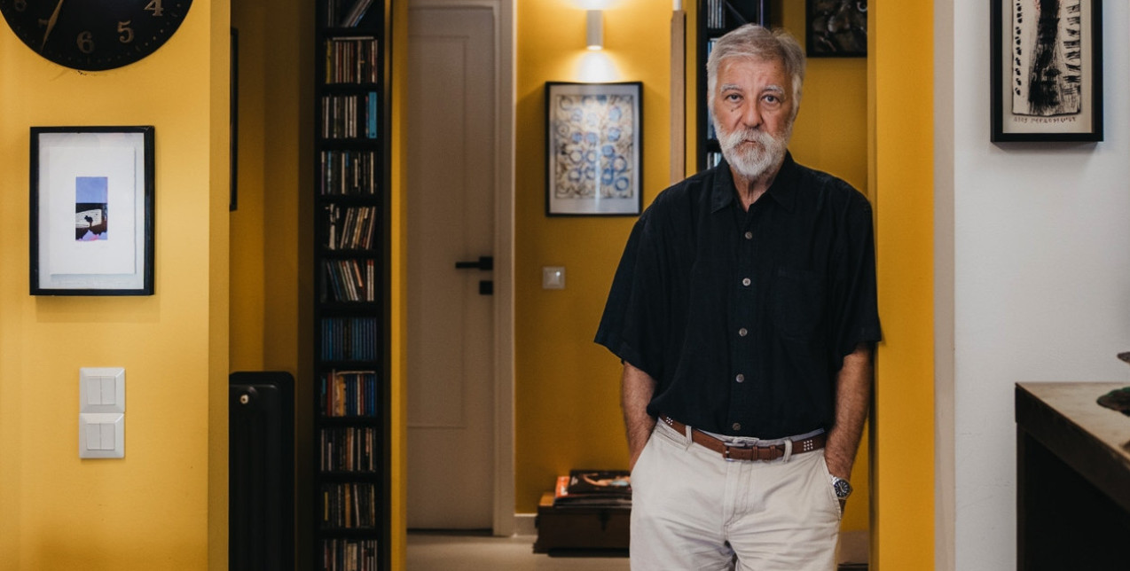 SKG Stories: Ο Άρις Γεωργίου και η ακλόνητη αίσθηση του «ανήκειν» στη Θεσσαλονίκη, με αφορμή τη νέα του έκθεση στο Γαλλικό Ινστιτούτο